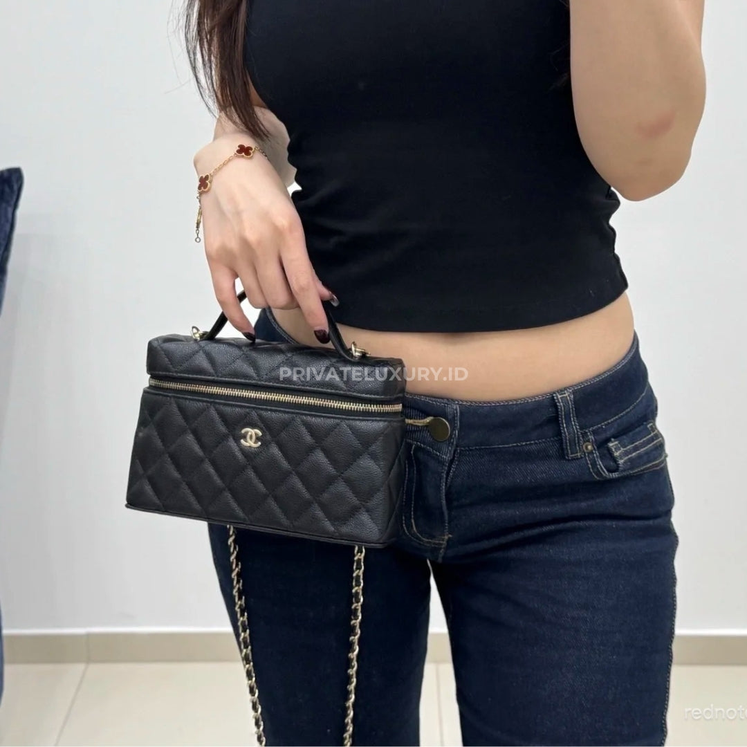 Vanity Clutch with Chain