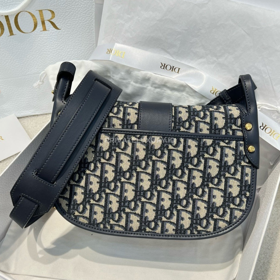 Medium 30 Montaigne Satchel Bag