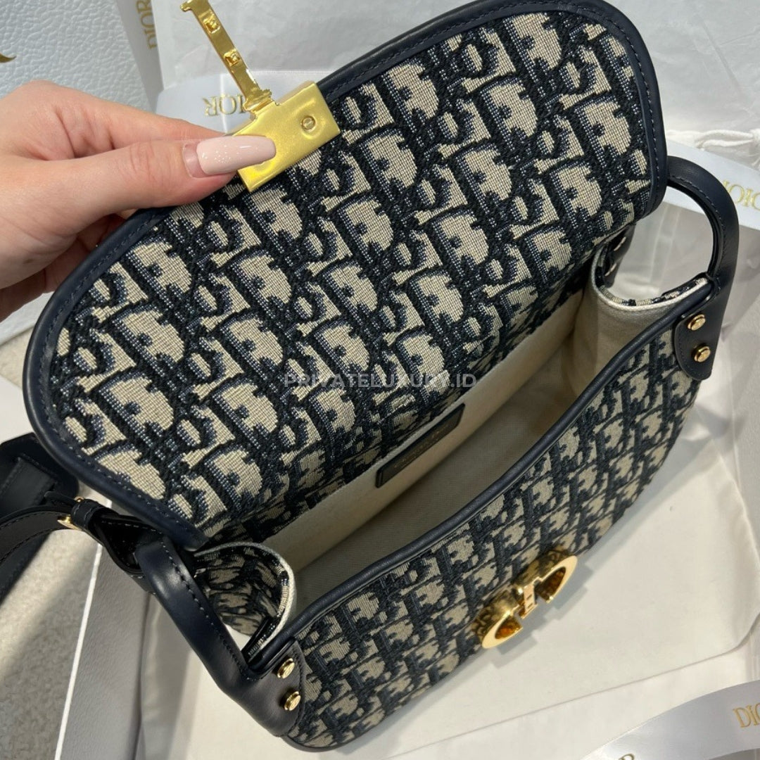 Medium 30 Montaigne Satchel Bag