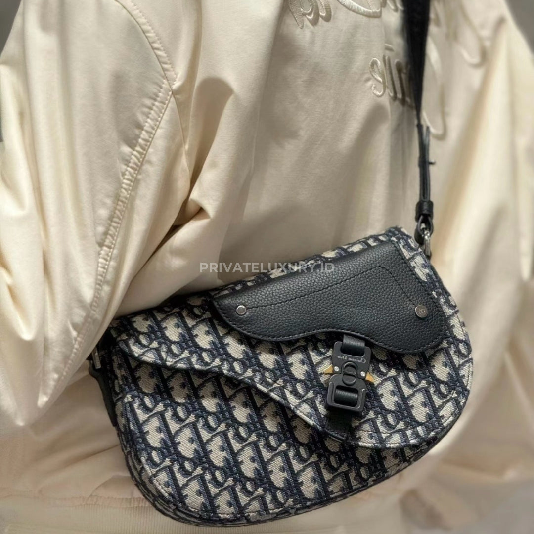 Saddle Messenger Bag
