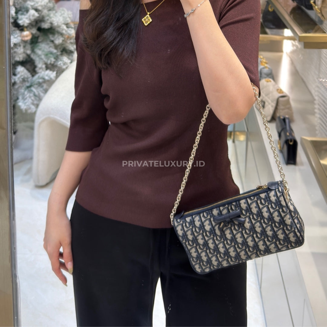 Promenade Pouch with Chain