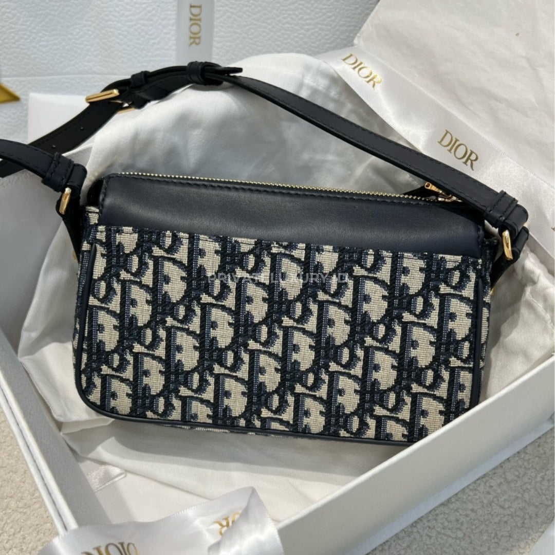 Small 30 Montaigne Pocket Bag