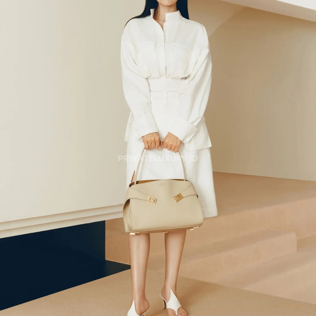 Hug Soft Bicolor Shoulder Bag (M)