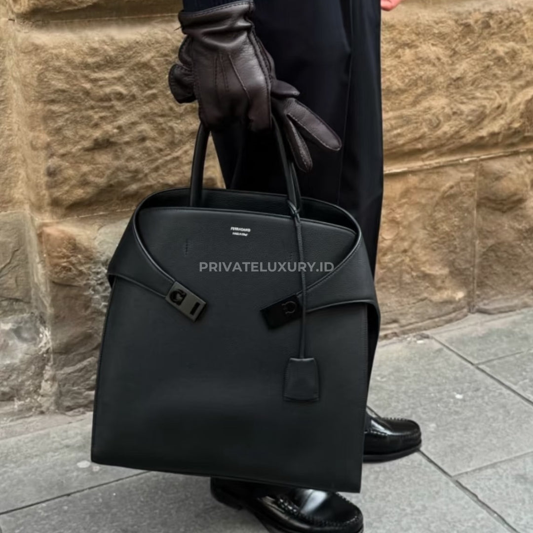 Hug Tote Bag