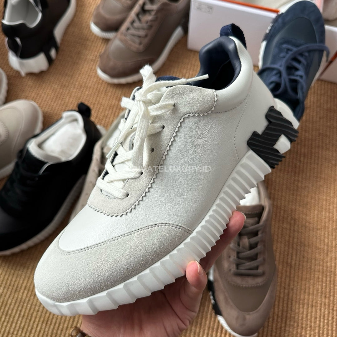 Bouncing Sneaker