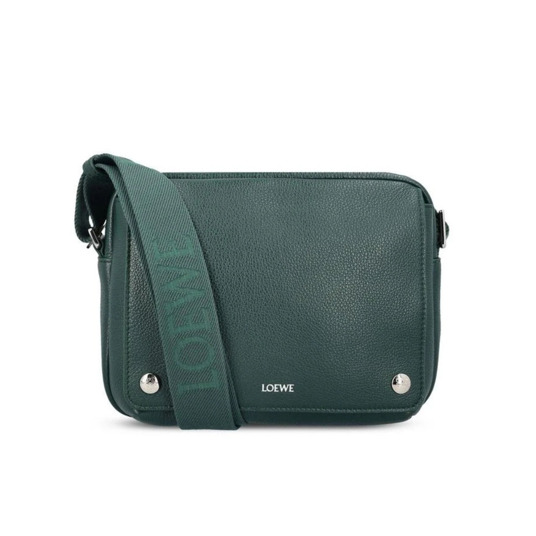 Medium Pebble Messenger Bag