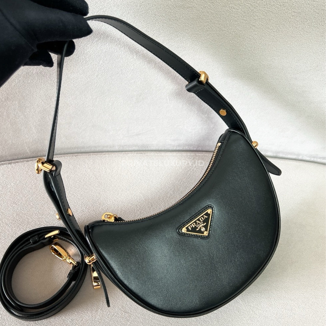 Arqué Leather Shoulder Bag