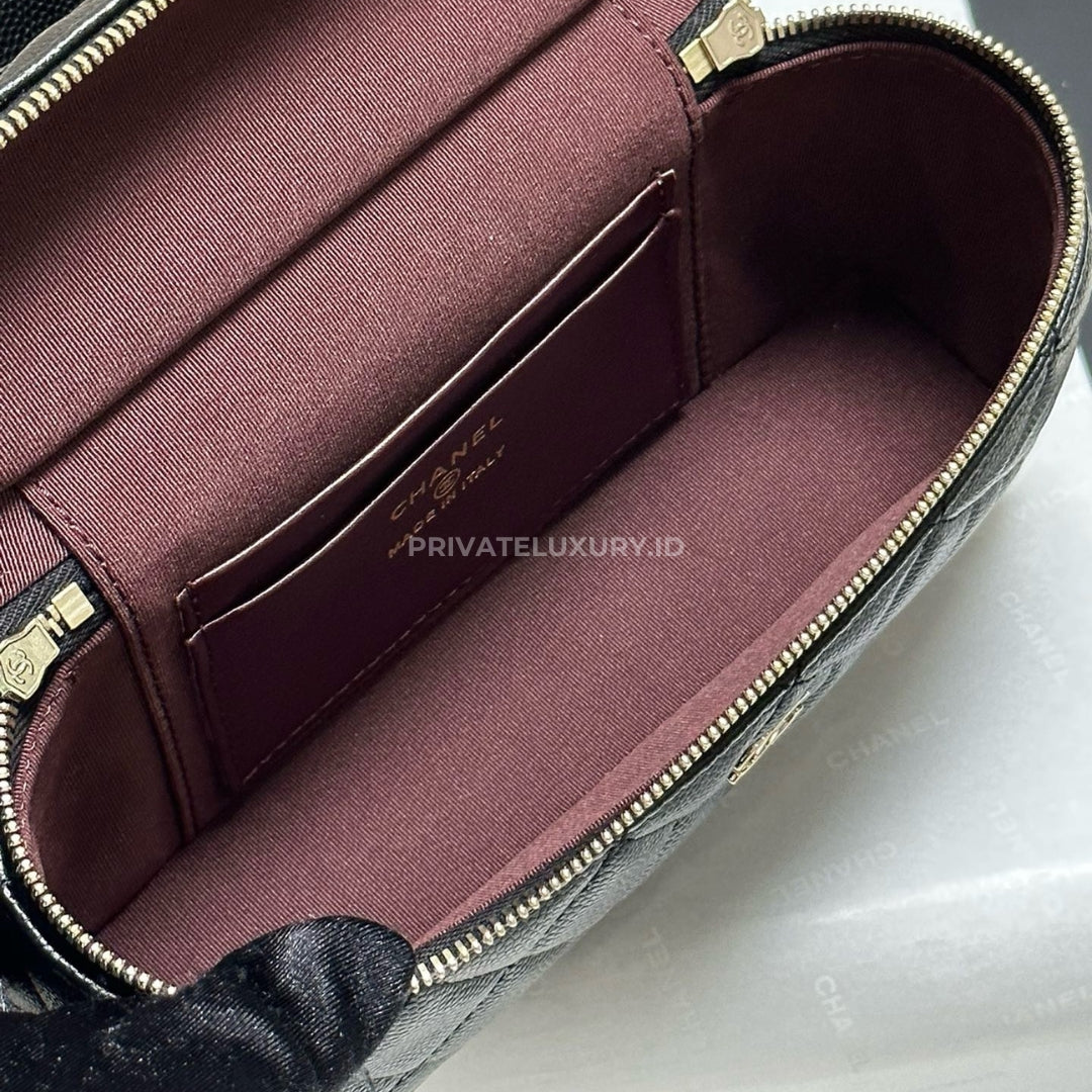 Vanity Clutch with Chain