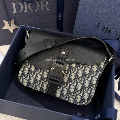 Small Saddle Messenger Bag with Flap