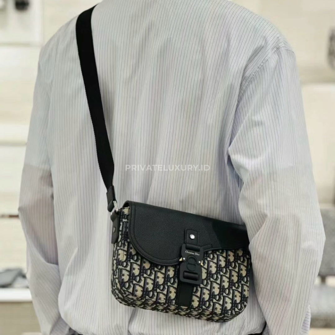 Small Saddle Messenger Bag with Flap