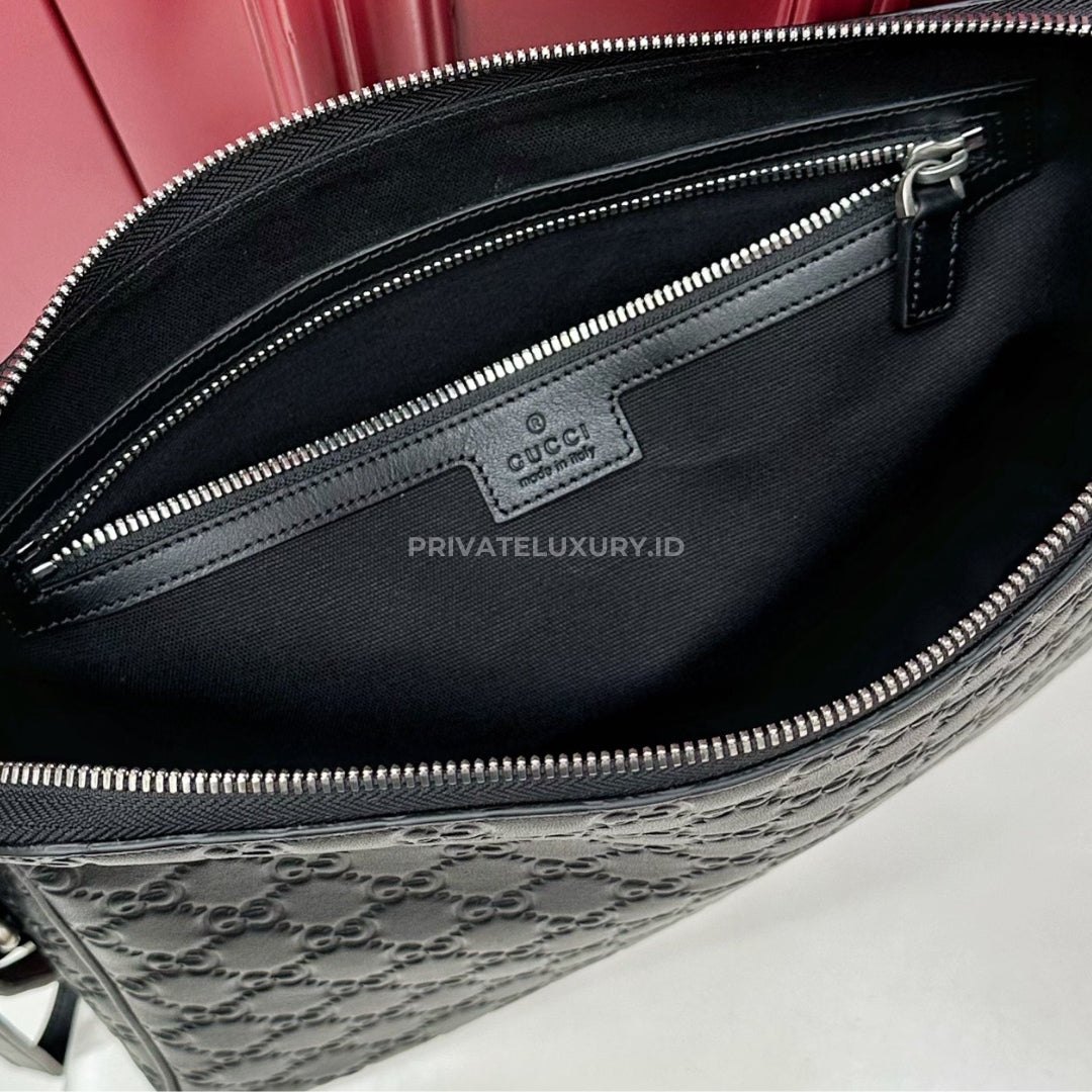 GG Emblem Medium Crossbody Bag