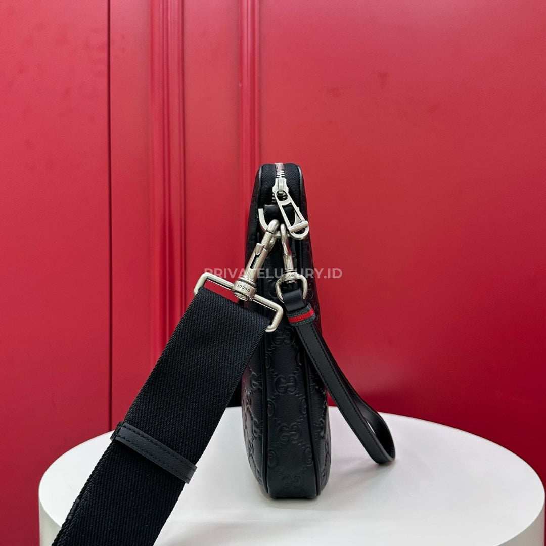 GG Emblem Medium Crossbody Bag