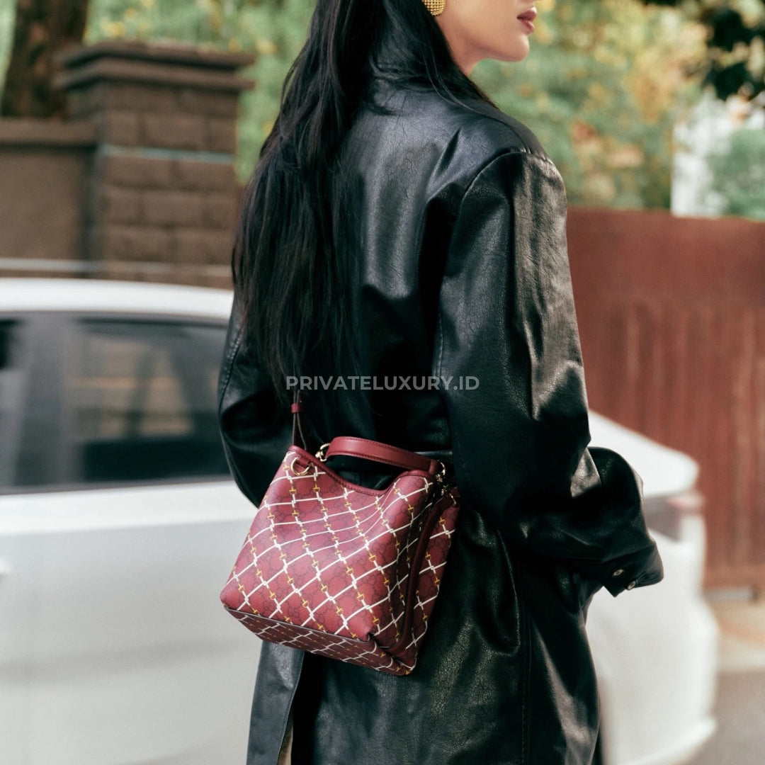 GG Emblem Small Bucket Bag