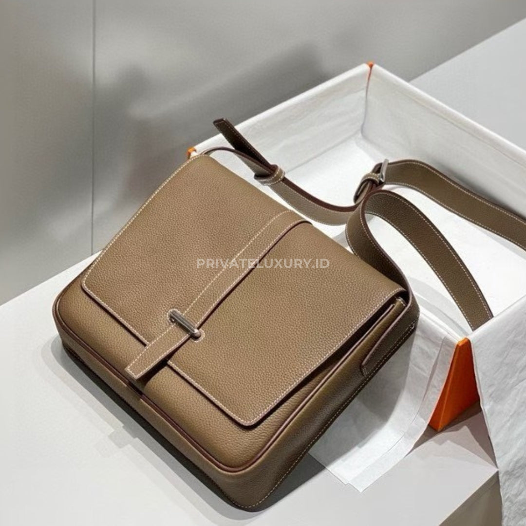 Steve Light Junior Messenger