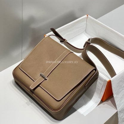 Steve Light Junior Messenger