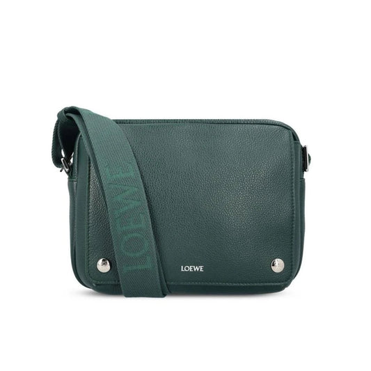 Medium Pebble Messenger Bag