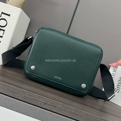 Medium Pebble Messenger Bag