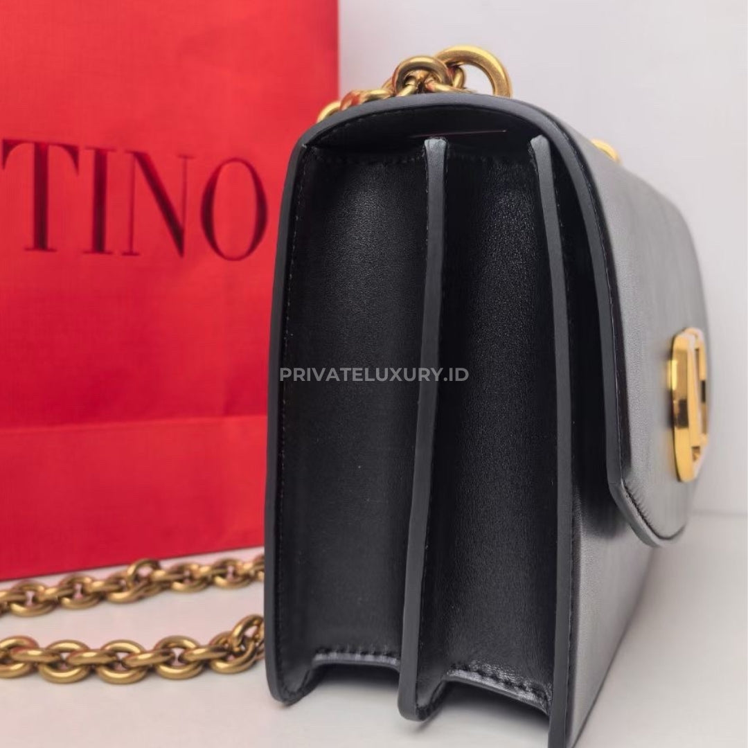 Vain Shoulder Bag